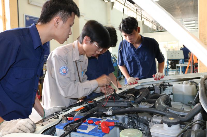 Chúc mừng các bạn đơn sửa chữa ô tô ra tư cách lưu trú!
