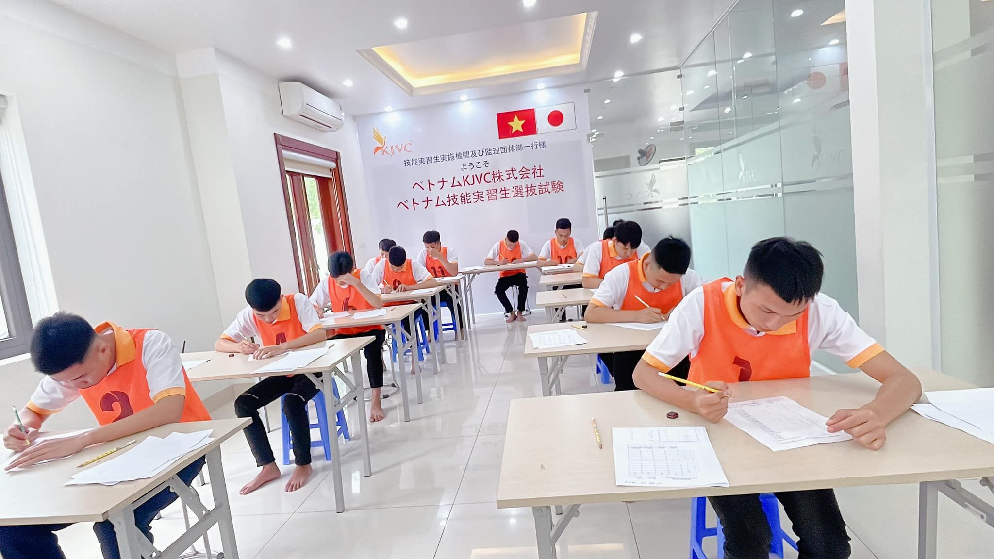 Nên đi Nhật hay đi Hàn ?