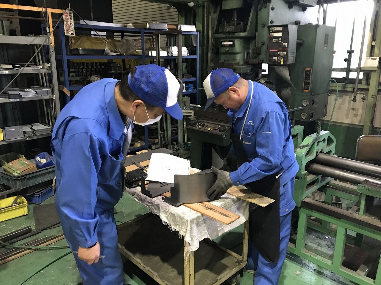 DH00381 - LÀM KIM LOẠI TẤM